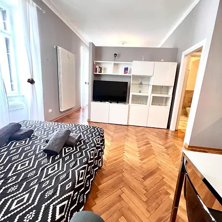 Montanelli Aparthotel 4*