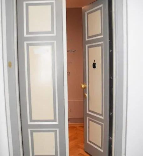 מלון דירות Montanelli 4*