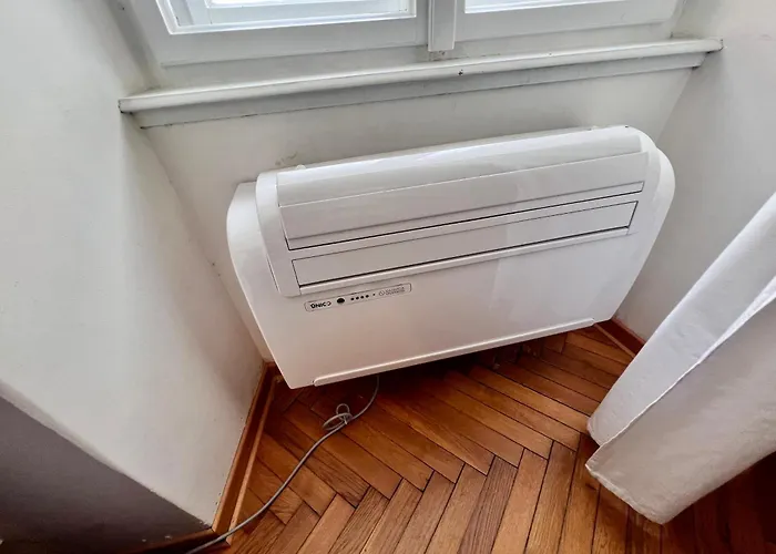 Montanelli מלון דירות 4*